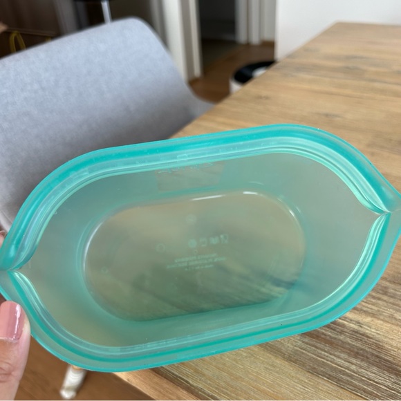 Zip Top Silicone Food Storage Container - Picture 4 of 7